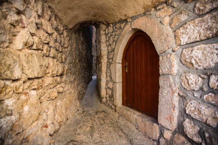 The narrowest street in the world, photo by Ivo Biočina, HTZ