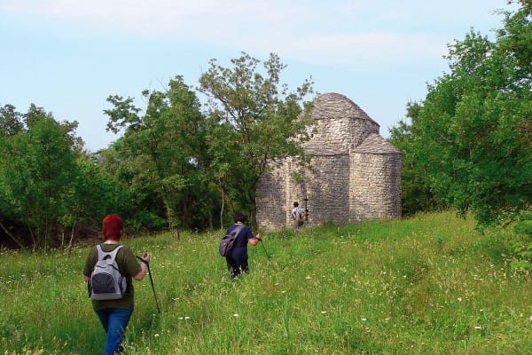 Pješačenje na Krku (izvor slike: Turistička zajednica Grada Krka)