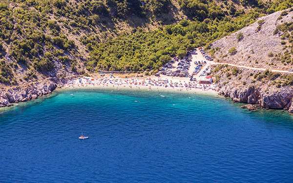 Najbolje plaže na Krku: Potovošće (izvor slike: Turistička zajednica Općine Vrbnik) (https://vrbnik.hr/wp-content/uploads/2018/01/5L8A0236.jpg)