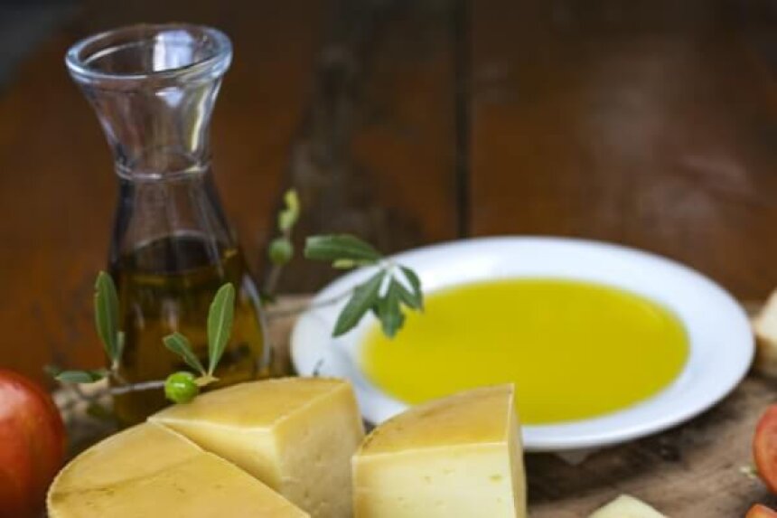 Olive oil with sheep cheese and olives Olive oil with sheep cheese and olives, Photo: Experience Krk