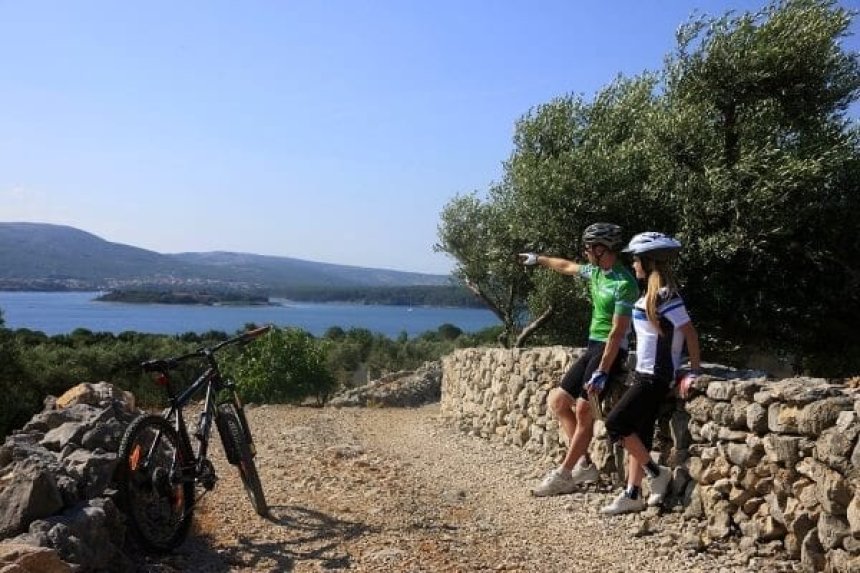 Biking on Krk (Image source: City of Krk Tourist Board)