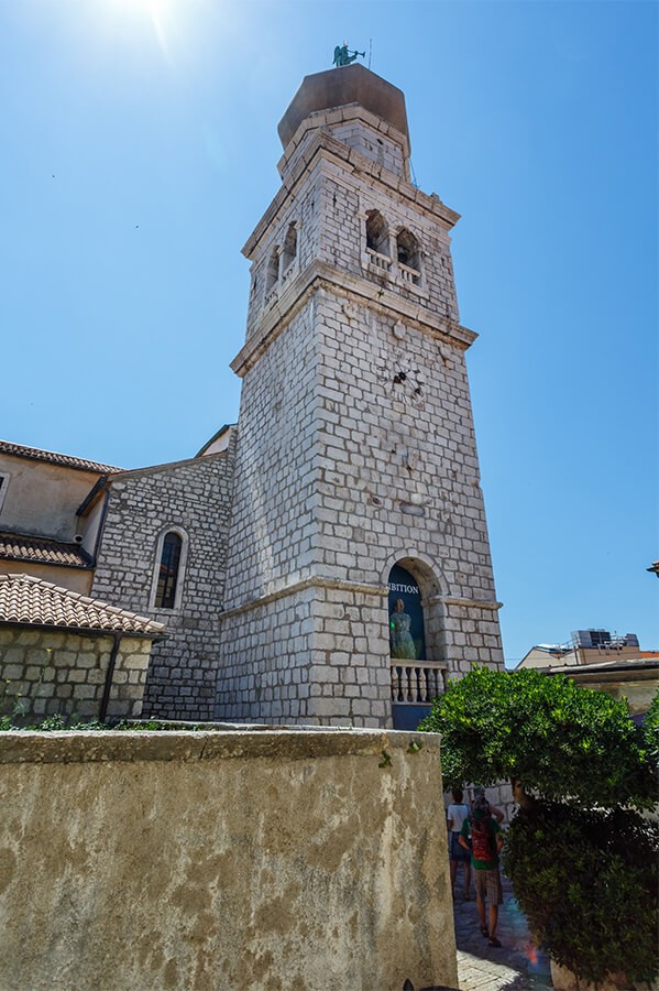 Glockenturm mit einem Engel an der Spitze - Kathedrale von Krk (Bildquelle: Tourismusverband der Insel Krk)