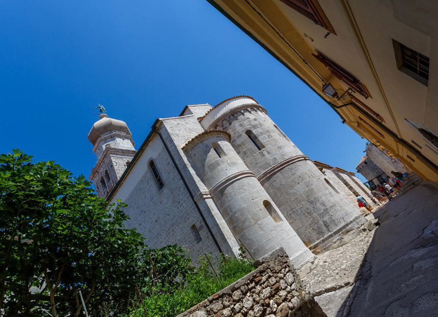 Krčka katedrala u gradu Krku (izvor slike: Turistička zajednica otoka Krka)